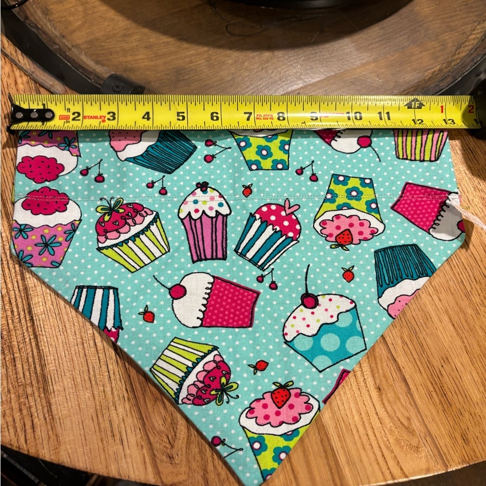 Cupcake Design Dog Bandanna -Size Large Has Area Made To Put Collar Through NWOT